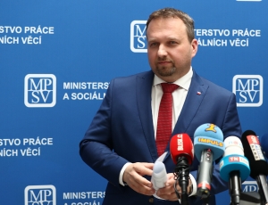 Ministr práce a sociálních věcí se chlubí svými úspěchy, ale nevšímá si svých nedostatků